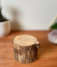 Load image into Gallery viewer, Wooden ring box-elm 1