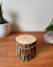 Load image into Gallery viewer, Wooden ring box-elm 2