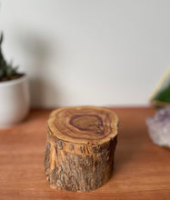Load image into Gallery viewer, Wooden ring box-lilac 2
