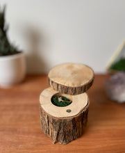 Load image into Gallery viewer, Wooden ring box-elm 2