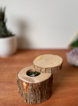 Load image into Gallery viewer, Wooden ring box-elm 3