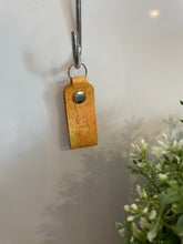Load image into Gallery viewer, Leather keychain - Hearts
