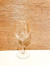 Load image into Gallery viewer, Wine glass - 10 oz