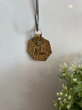 Load image into Gallery viewer, Leather keychain - Mom