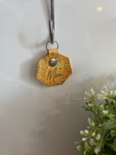 Load image into Gallery viewer, Leather keychain - Mom