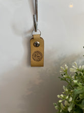 Load image into Gallery viewer, Leather keychain - Mom