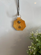 Load image into Gallery viewer, Leather keychain - Poppy