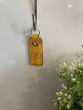 Load image into Gallery viewer, Leather keychain - Poppy