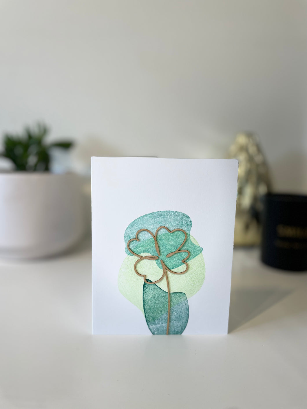 Four leaf clover greeting card with wooden design